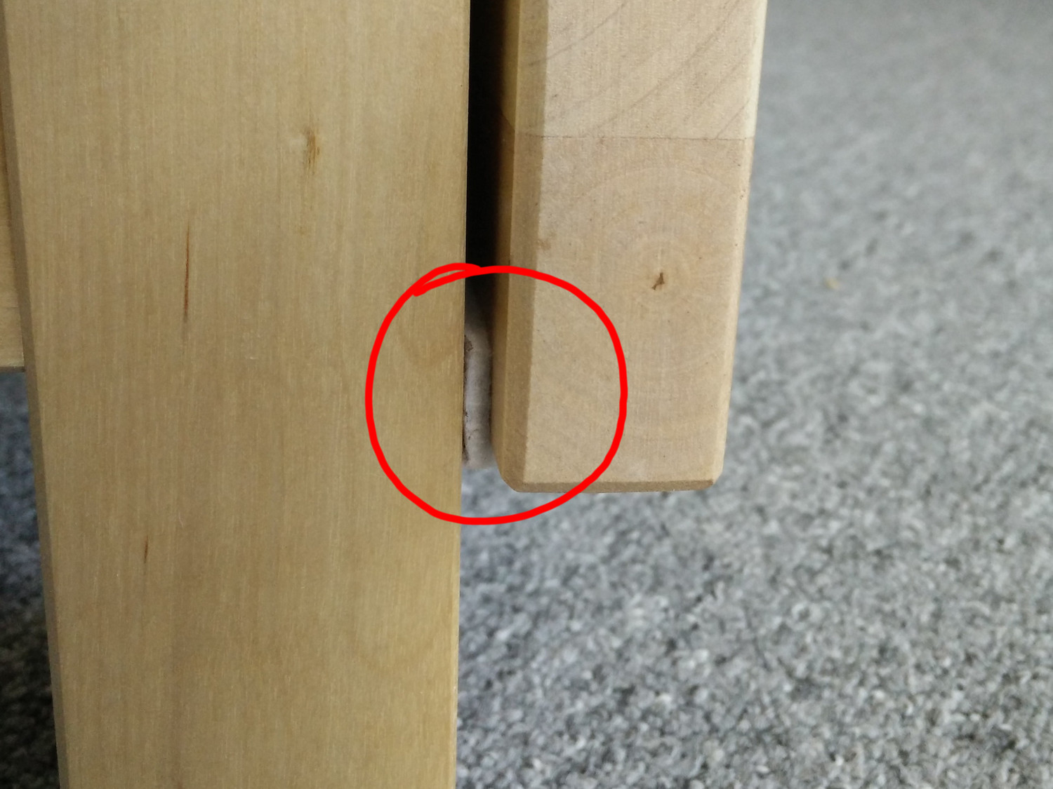 Position of the felt pad when the wing is closed