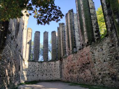 Další pohled na loď chrámu zevnitř